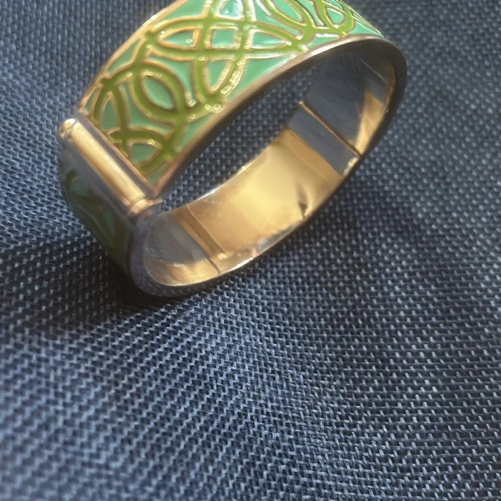 Stella and Dot “Eleanor” Thick Hinged Enamel Bracelet - Picture 4 of 10